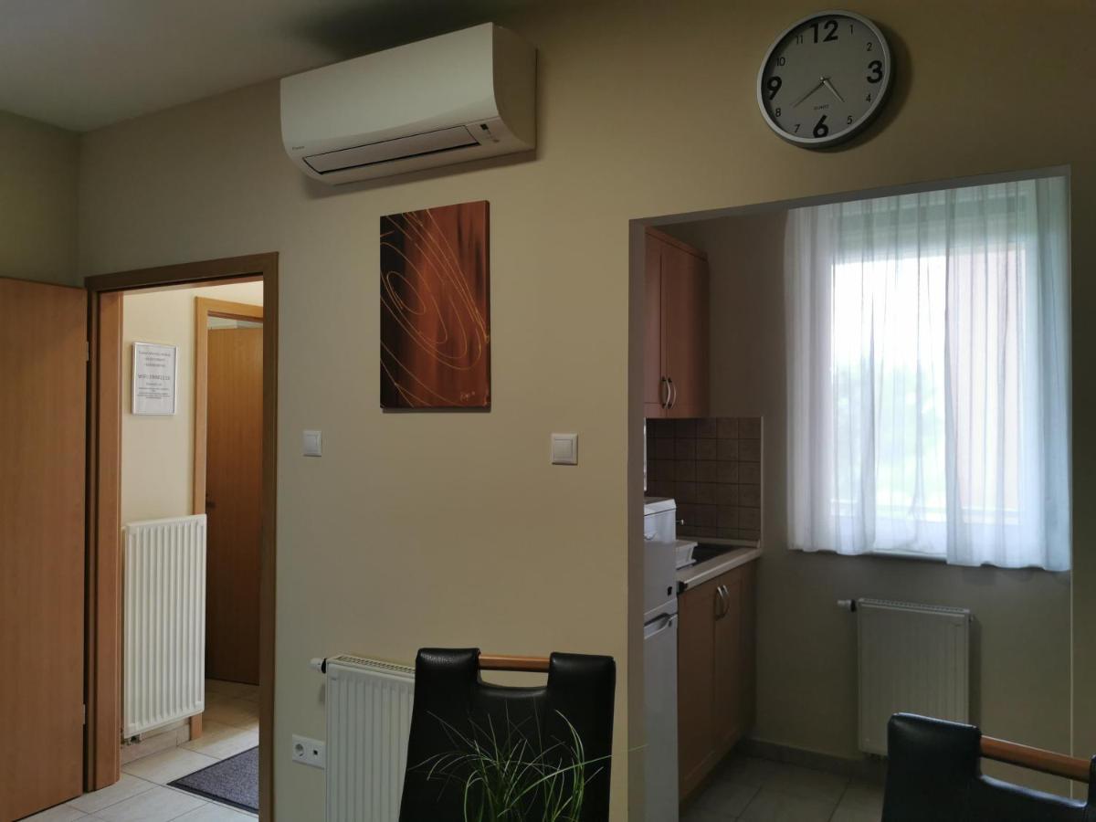 Csabai Apartman Buk Ngoại thất bức ảnh