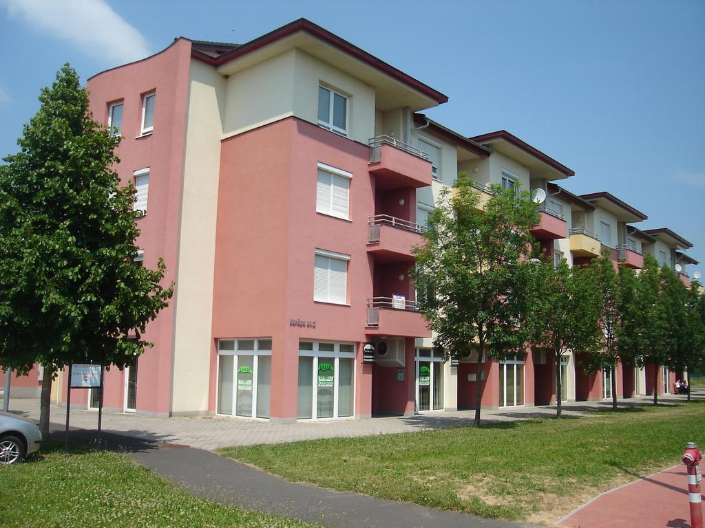 Csabai Apartman Buk Phòng bức ảnh